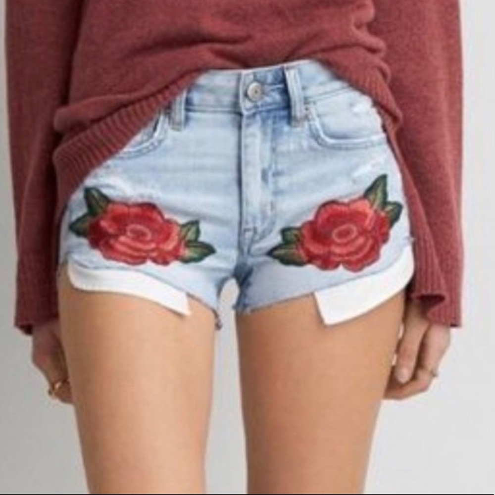 American Eagle rose embroidered shorts 🌹